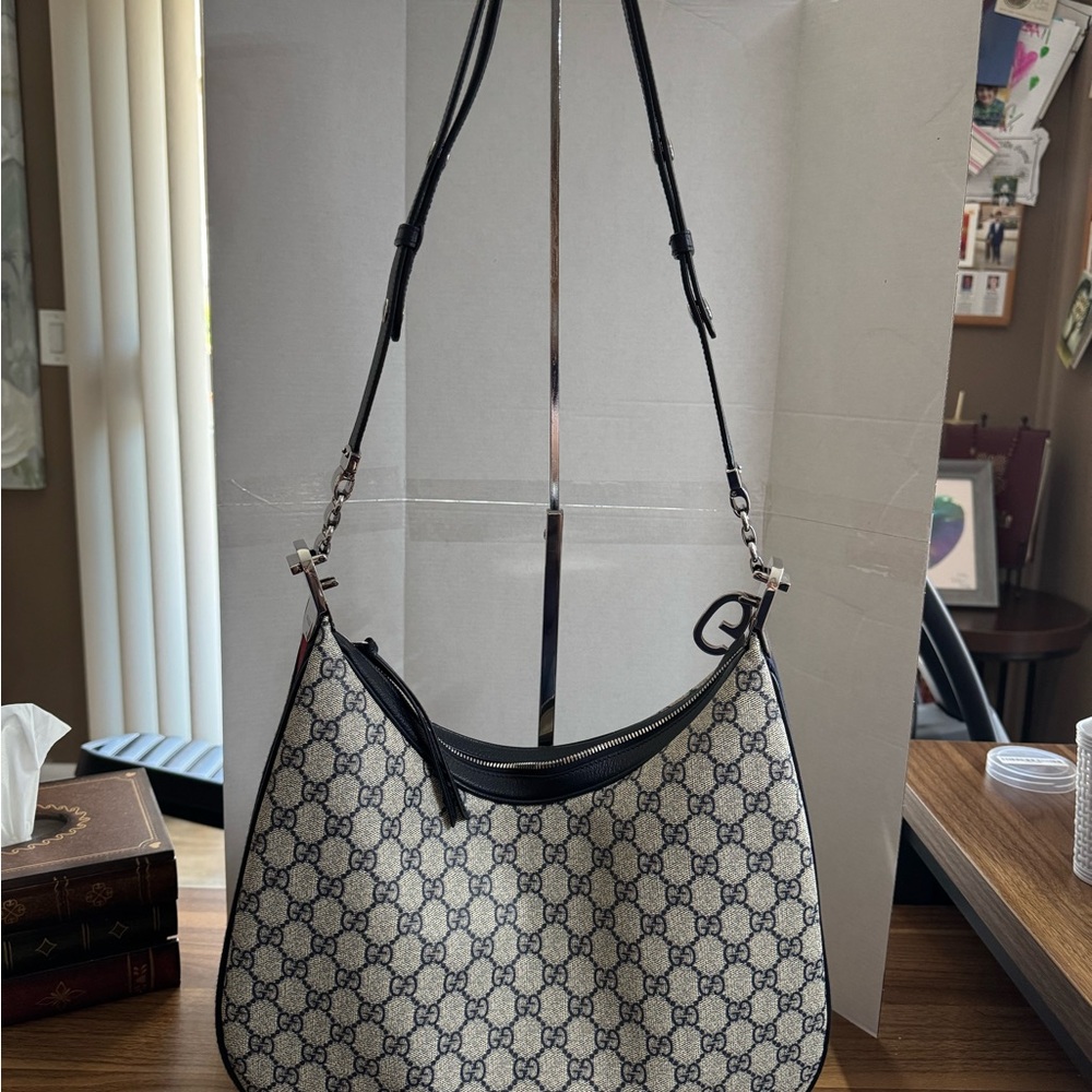 Gucci Black and Cream Shoulder Bag with Iconic Design